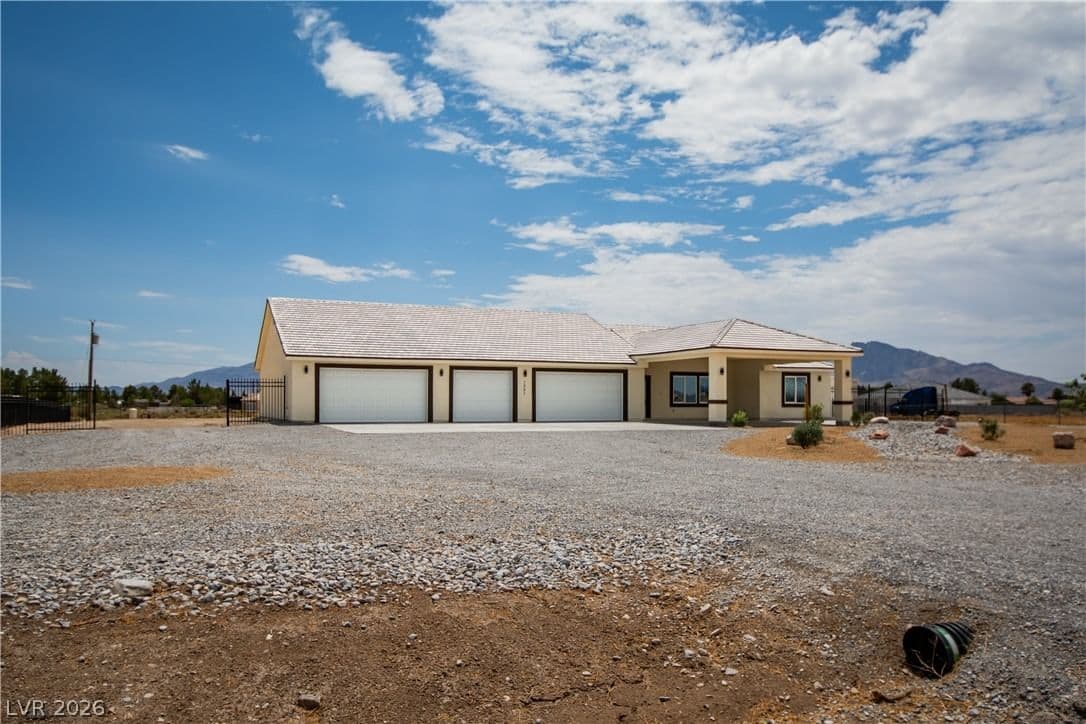 1351 Huckleberry Street photo 3
