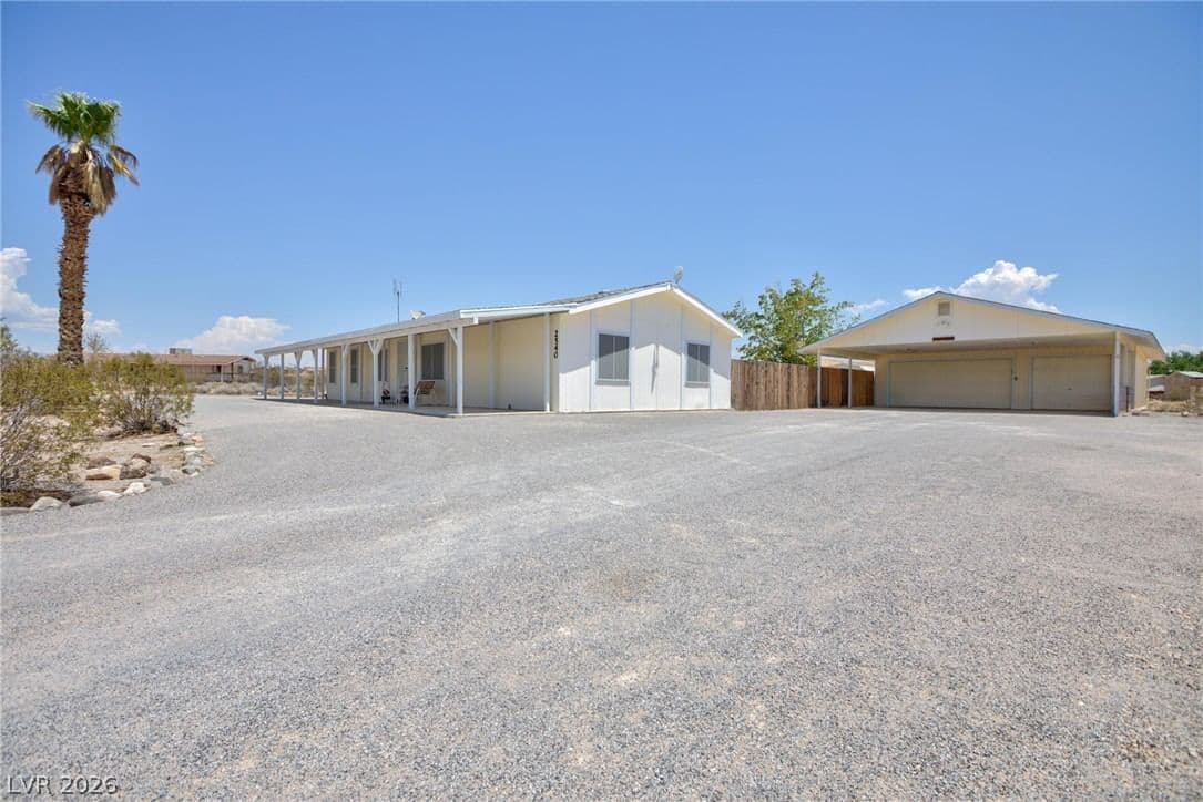 2540 Whitmore Street photo 2