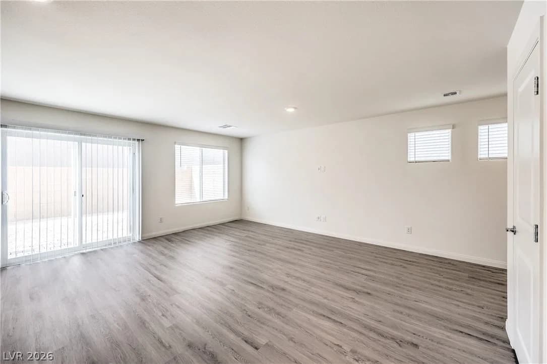 1092 Saffron Toucan Lane photo 2