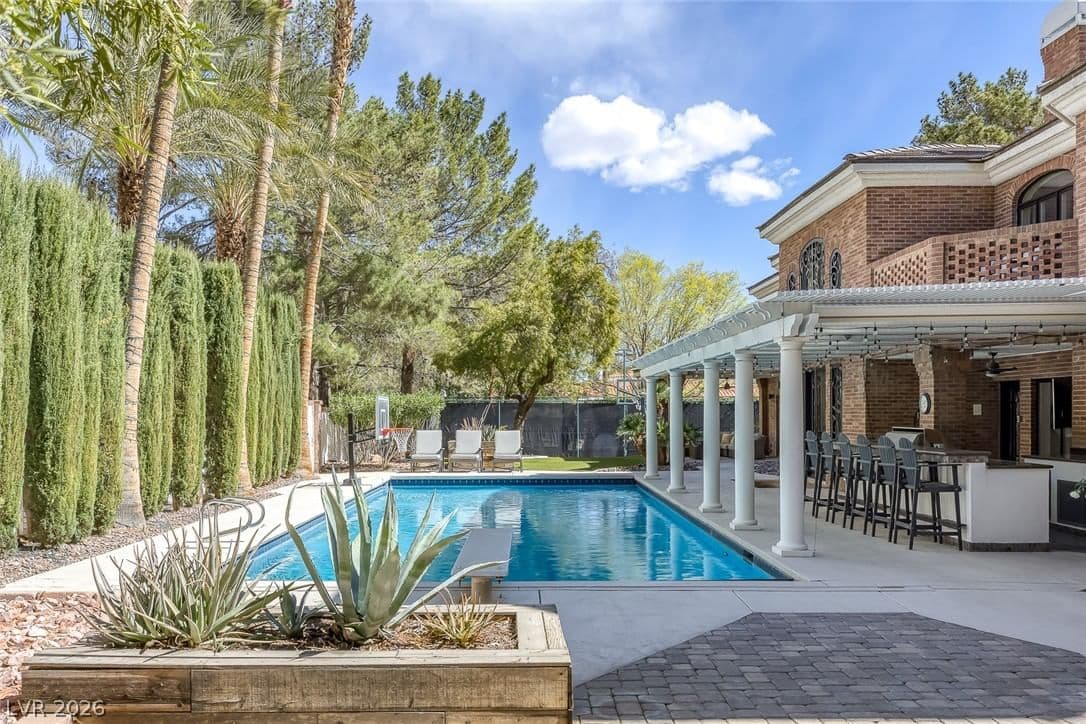 2239 Chatsworth Court photo 4