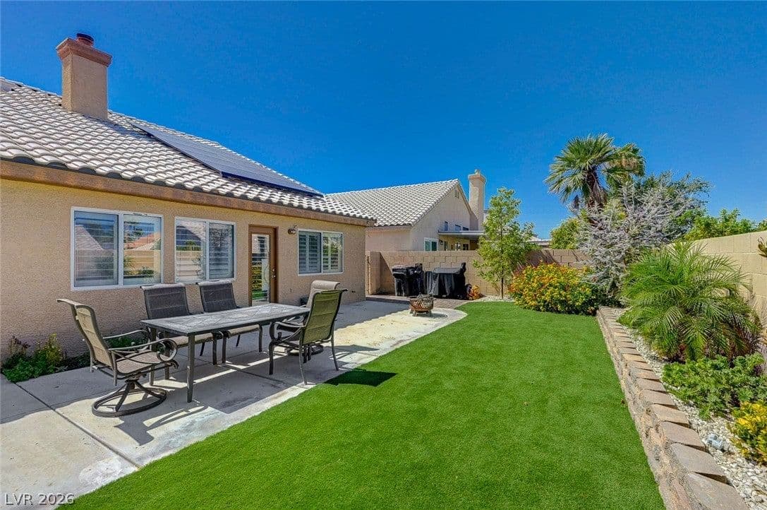 2746 Canarsy Court photo 4