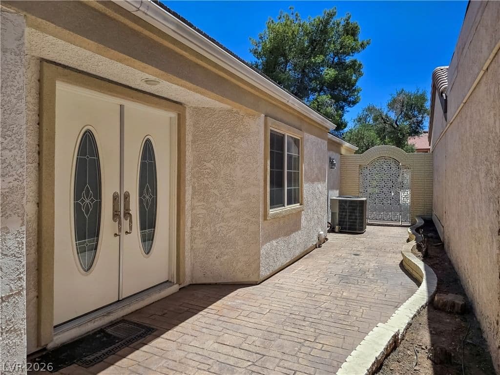 3181 Bel Air Drive photo 4