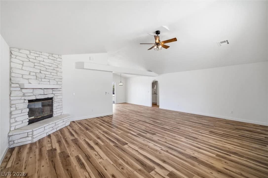 841 Falcon Street photo 5