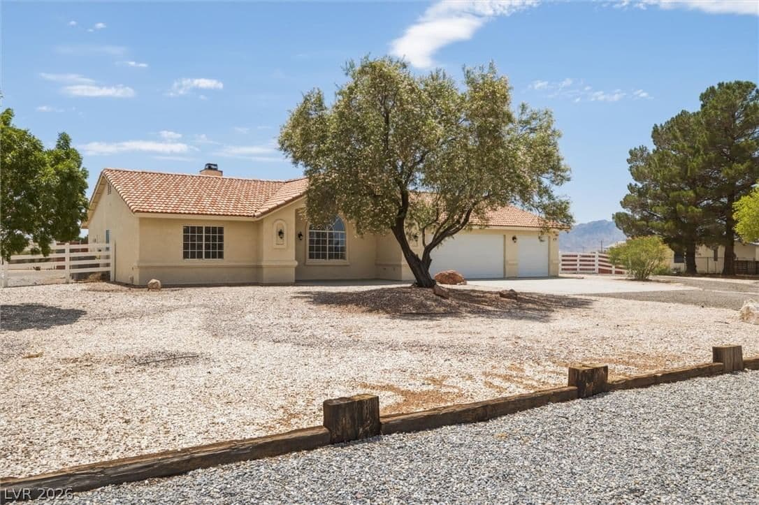 841 Falcon Street photo 2