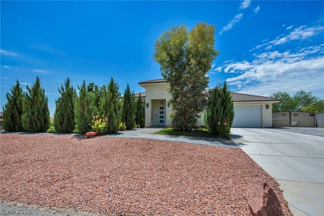 6680 Greenbriar Court photo 4