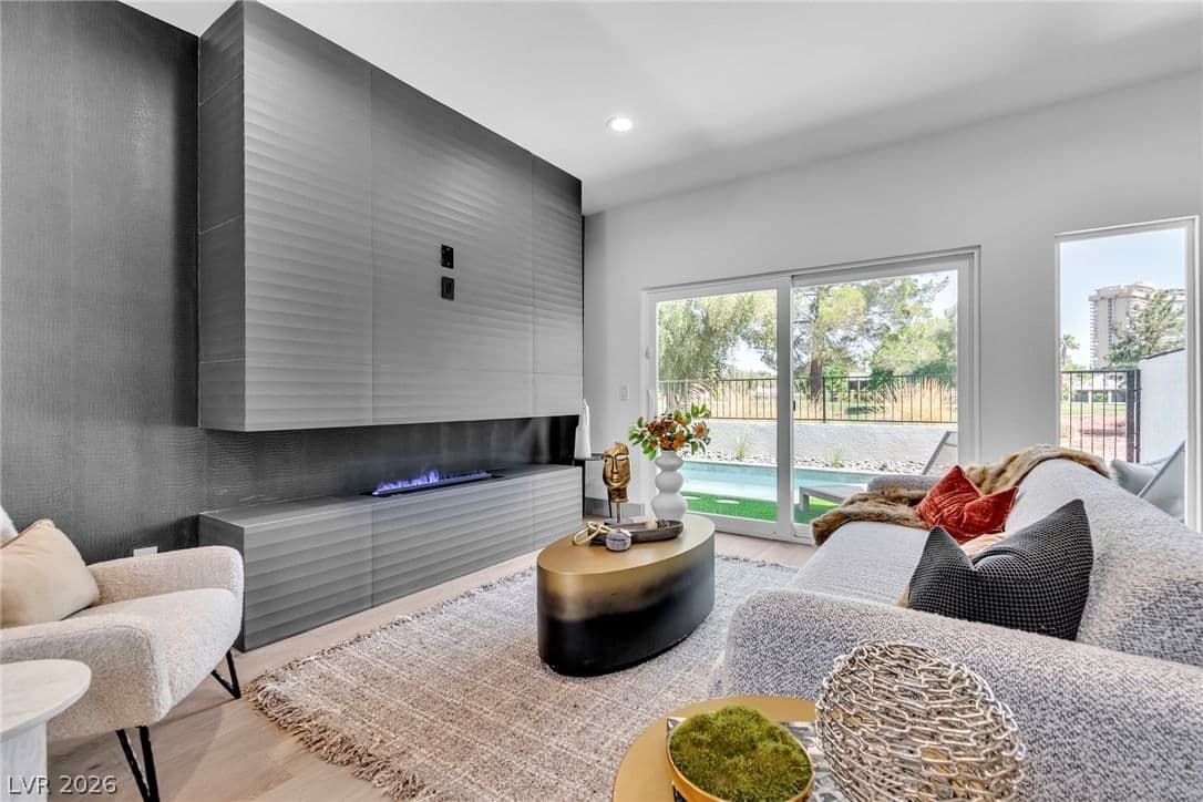 2861 Queens Courtyard Drive photo 3