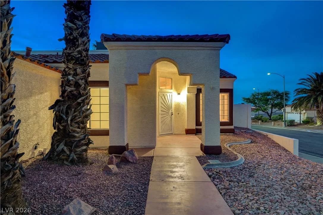 400 Breeze Way photo 3