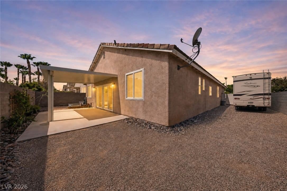 9020 Saw Horse Street photo 2