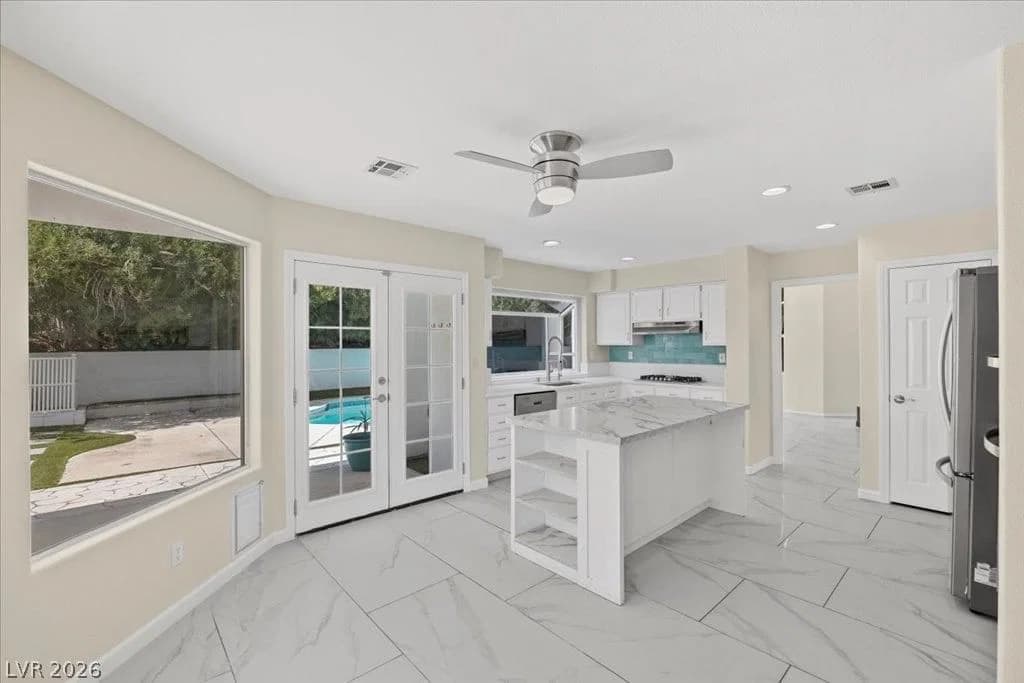 2071 Sutton Way photo 2