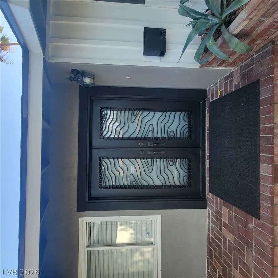 2917 Colanthe Avenue photo 3