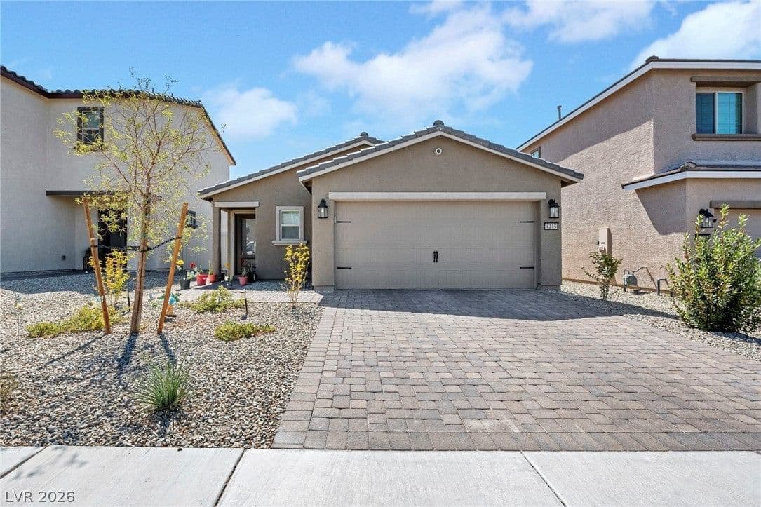 4215 Gold Desert Street photo 2