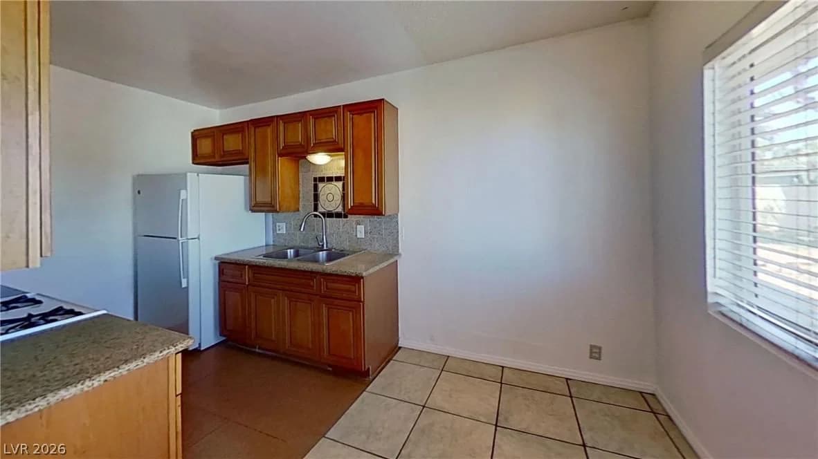 2252 Ellis Street photo 4