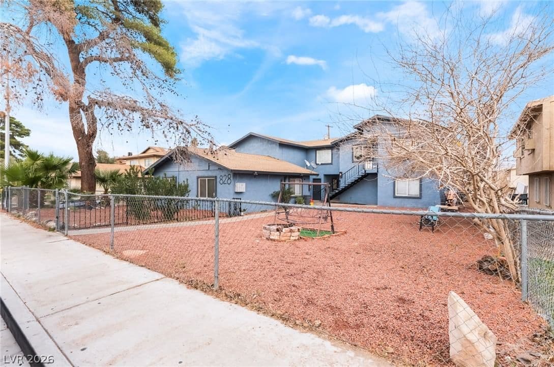 828 Sagman Street photo 2
