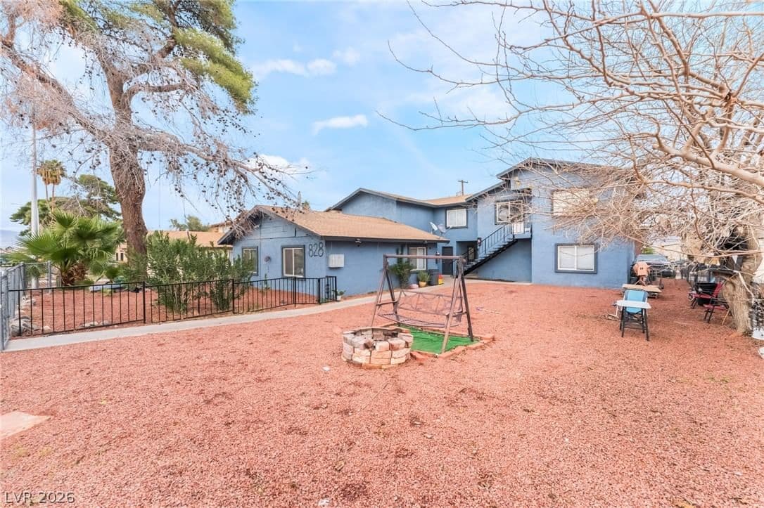 828 Sagman Street photo 4