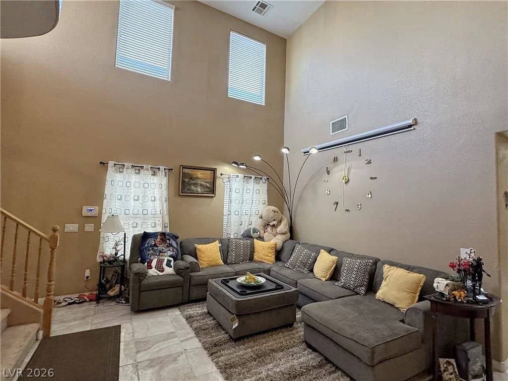 6041 Glenborough Street photo 5