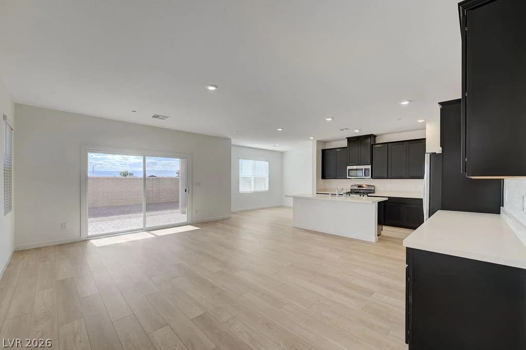 553 Preston Crest Street photo 2