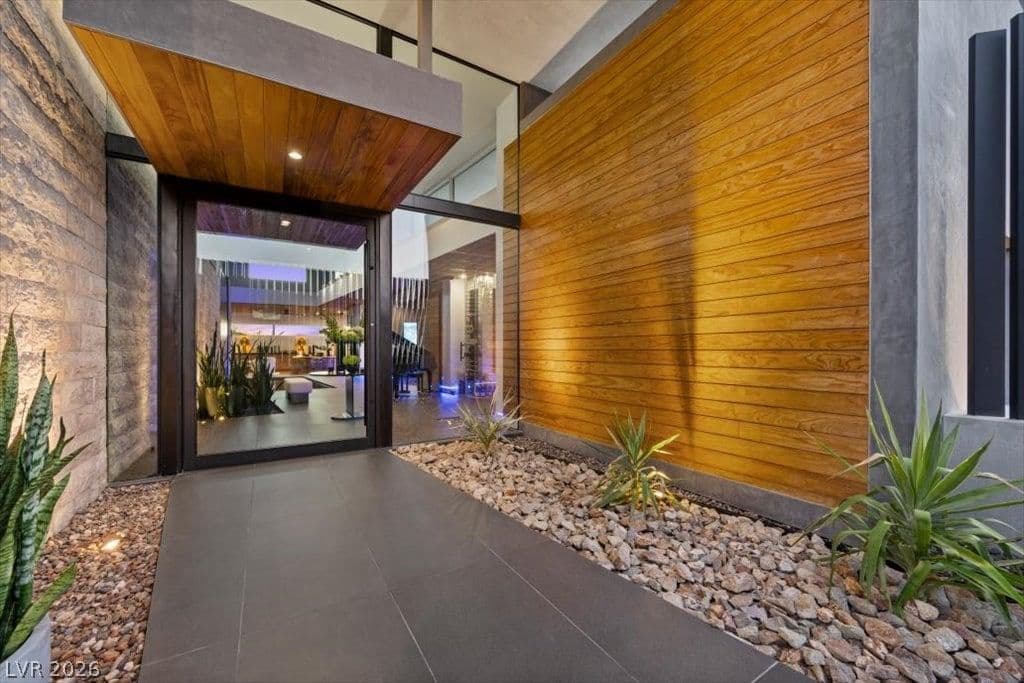 641 Dragon Peak Drive photo 4