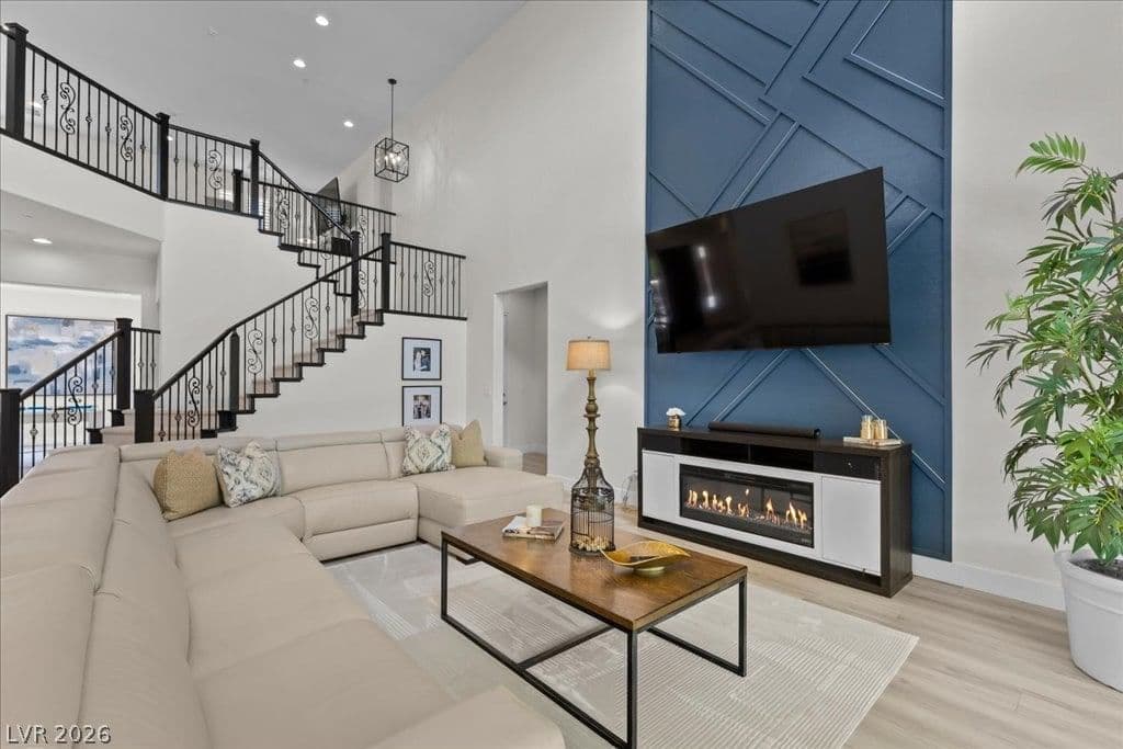 2828 Josephine Drive photo 4