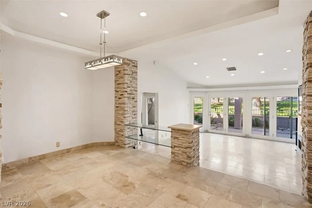 7146 Mission Hills Drive photo 2