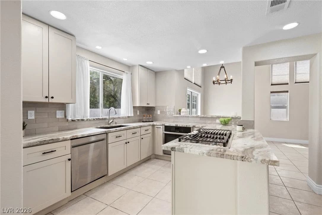 66 Huntfield Drive photo 3