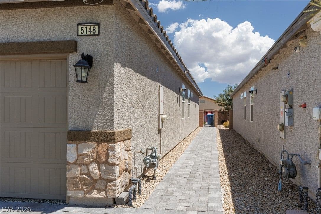 5148 Stonecrop Street photo 4