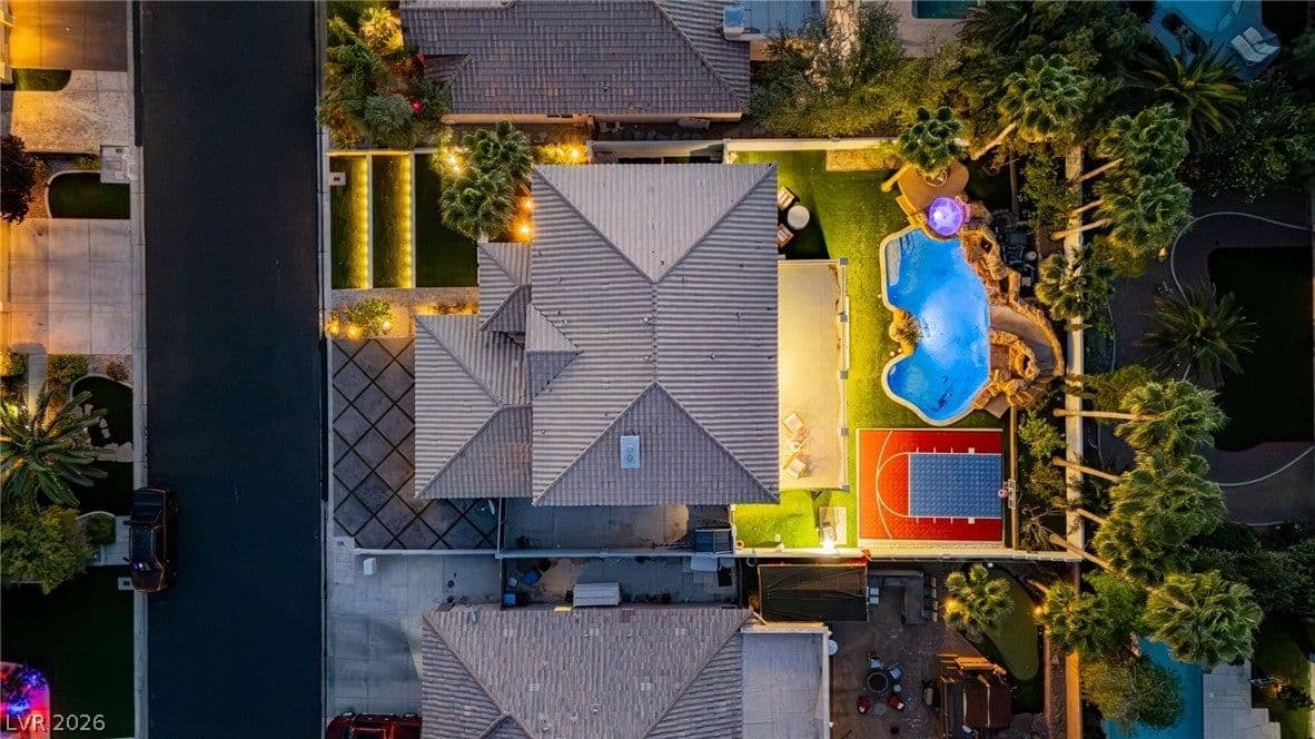 9498 Malasana Court photo 4