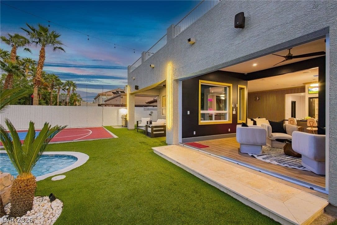 9498 Malasana Court photo 3
