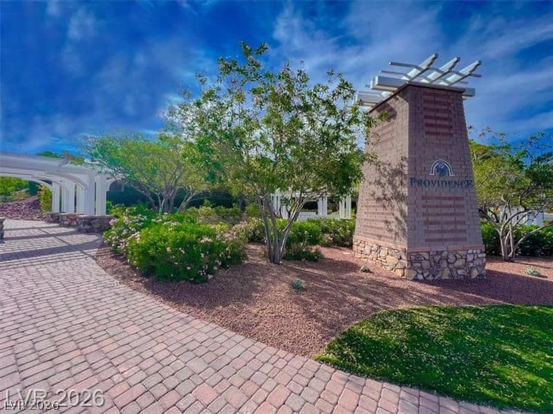 10600 Capitol Peak Avenue photo 2