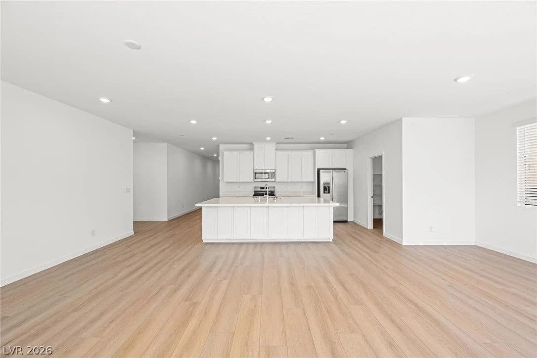 1409 Bianca Falls Drive photo 4