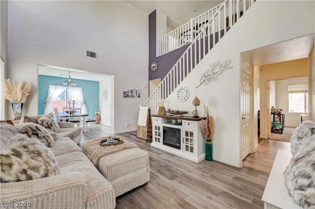 6105 Glenborough Street photo 5