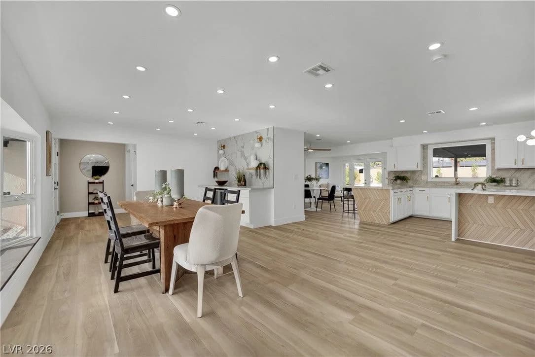 502 Park Way photo 4
