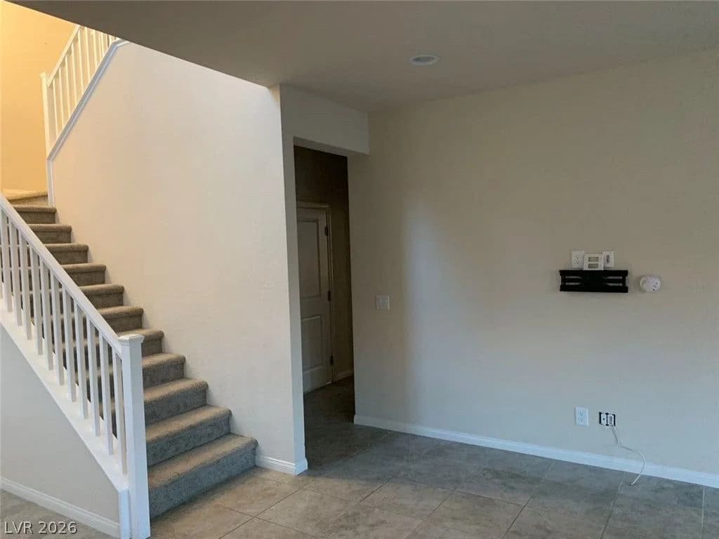 933 Kimbark Avenue photo 5