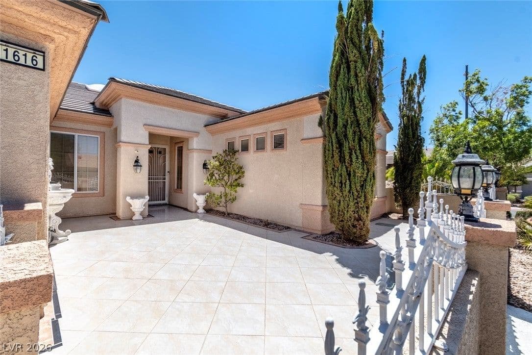 1616 Bontemps Court photo 2