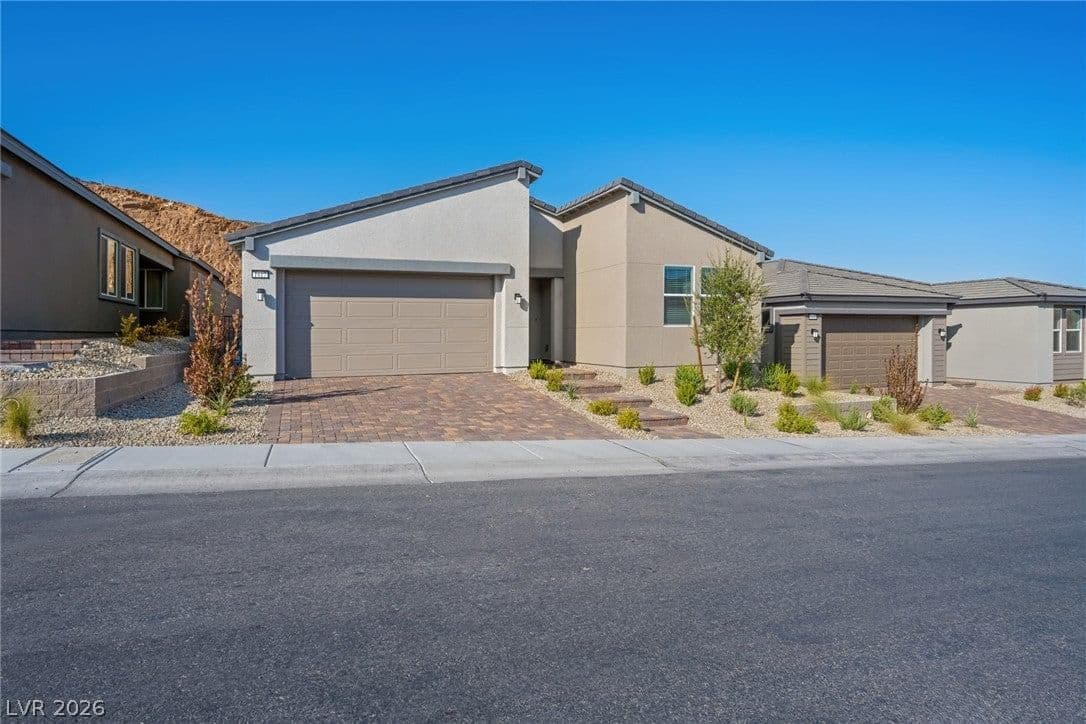 1417 Bianca Falls Drive photo 2