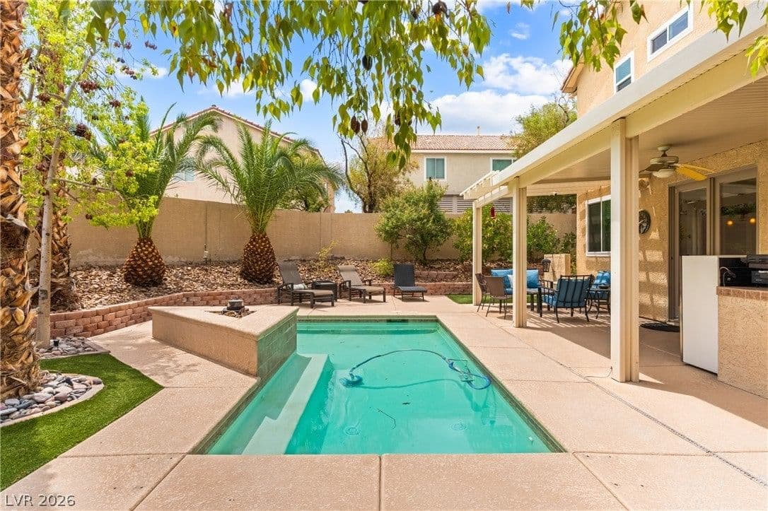 435 Manderley Court photo 2