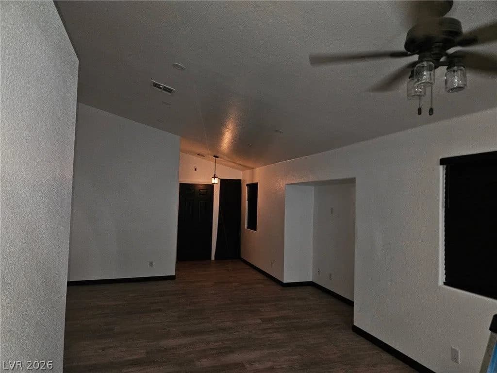 4440 Minaret Way photo 4