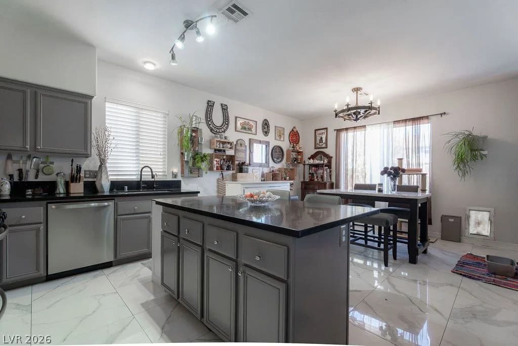 1426 Evening Song Avenue photo 3
