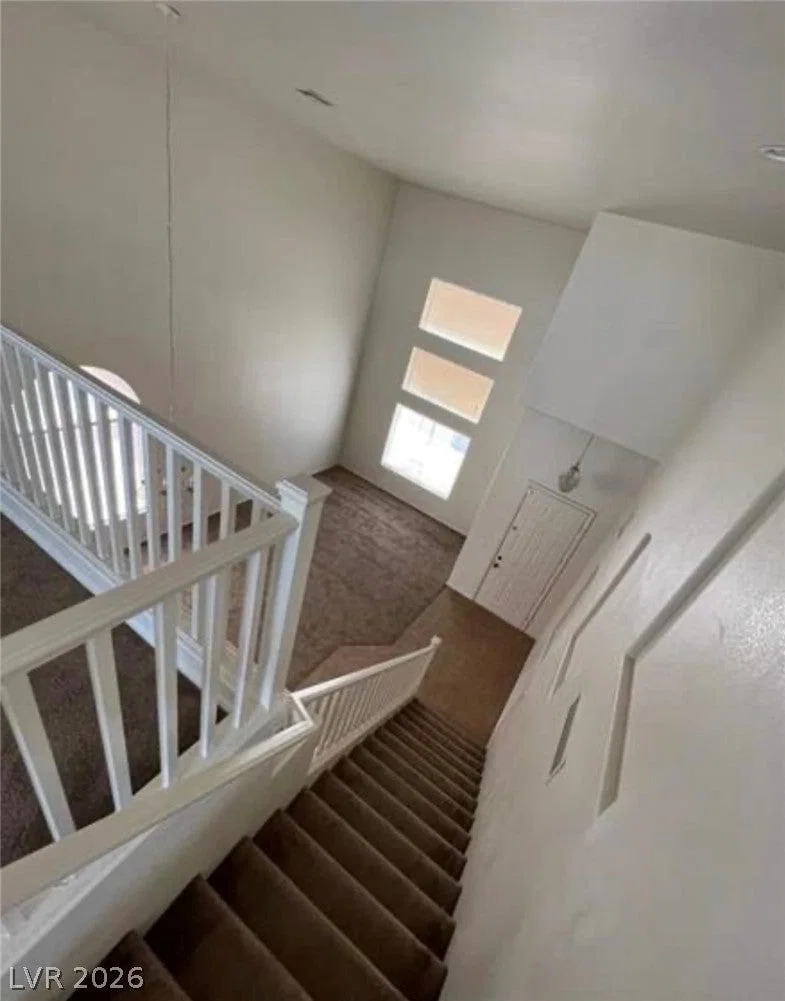 452 Crocus Hill Street photo 2