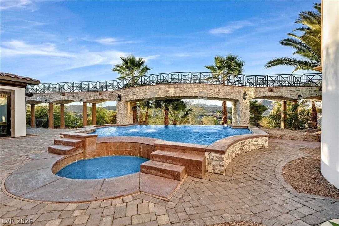 8 Rue Mediterra Drive photo 3