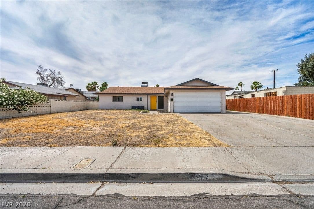 913 De Met Drive photo 3