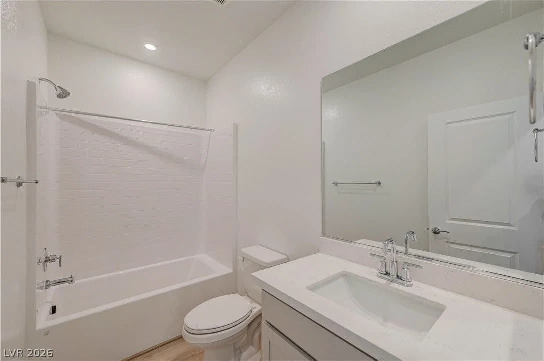 3886 Blooming Orange Avenue photo 4