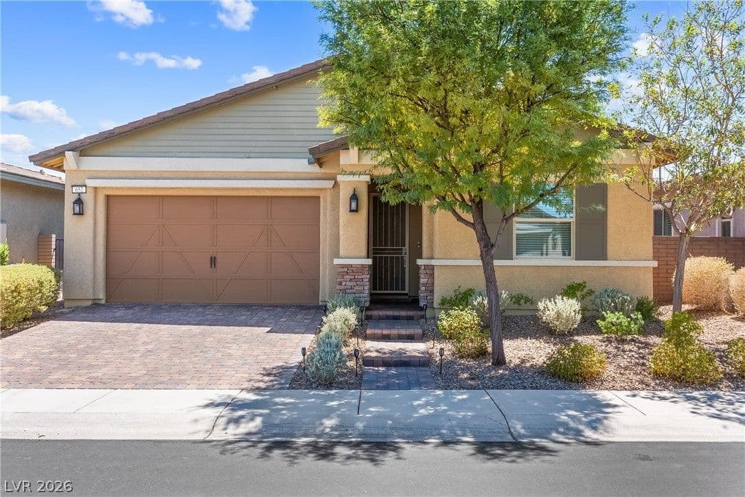 652 Longfeather Street photo 2