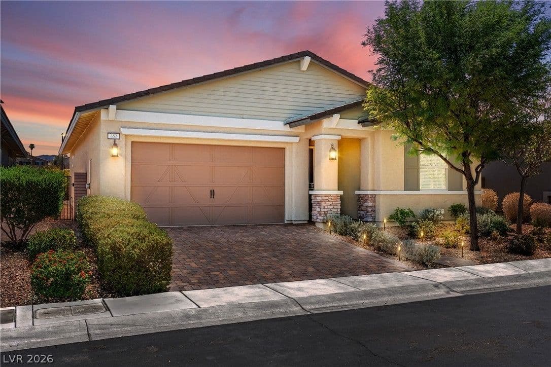 652 Longfeather Street