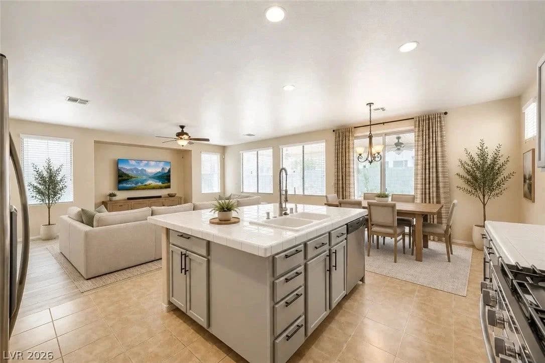 6692 Chariots Path Court photo 5
