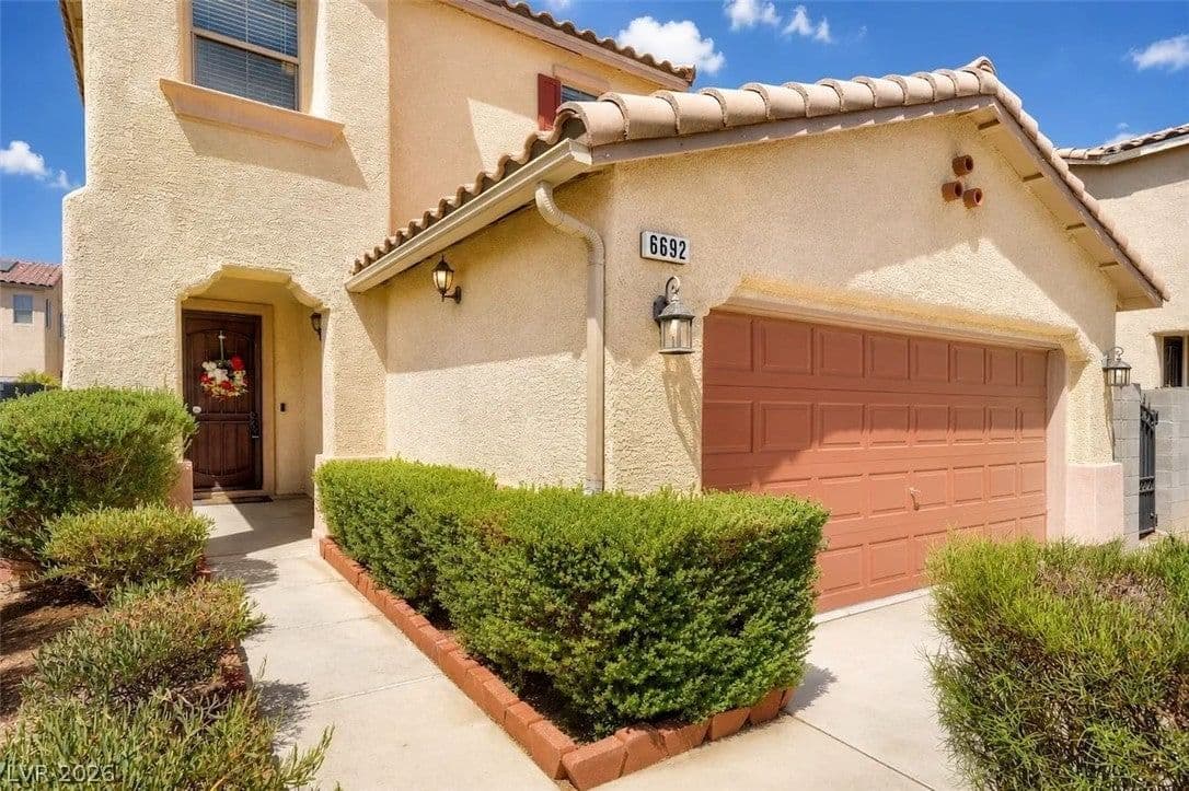 6692 Chariots Path Court photo 3