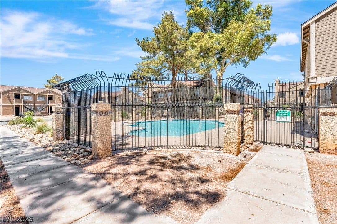 4708 Krissylouise Way photo 2