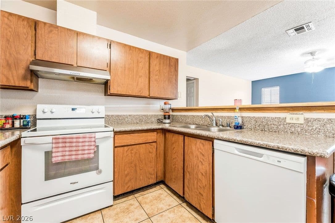 4708 Krissylouise Way photo 4