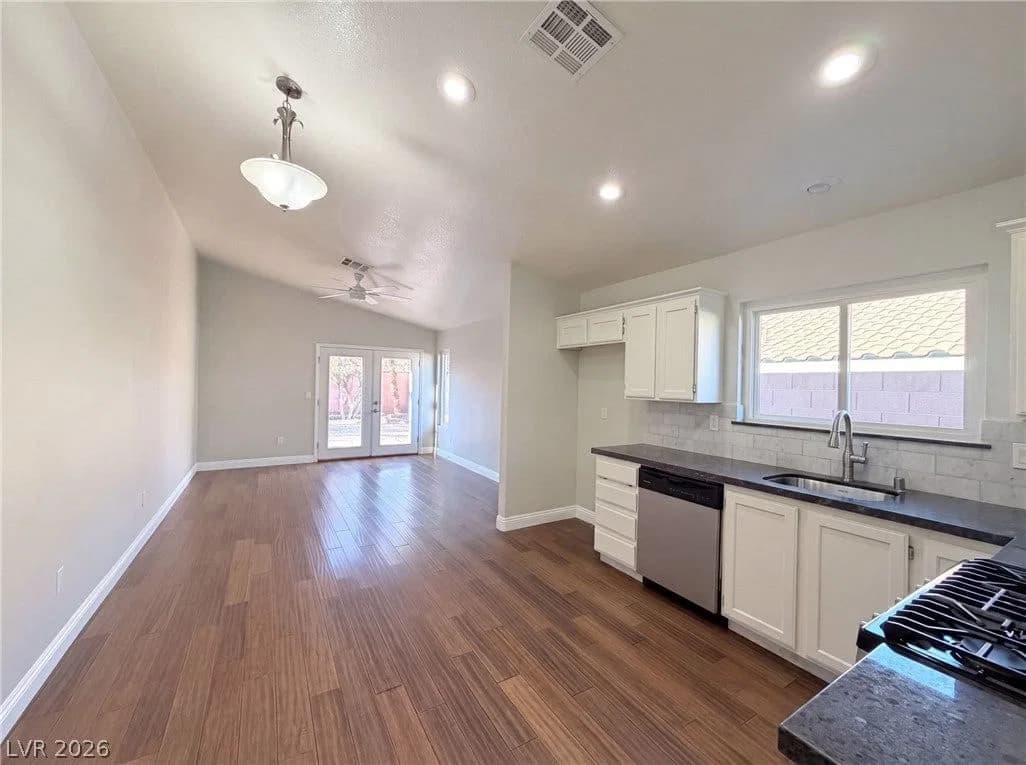 8032 Tailwind Avenue photo 2