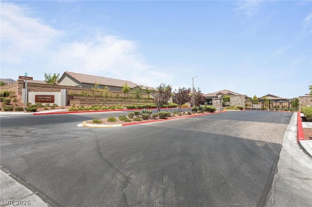 10934 Delparke Valley Avenue photo 4