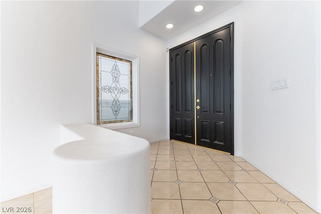 2208 Bay Hill Drive photo 2